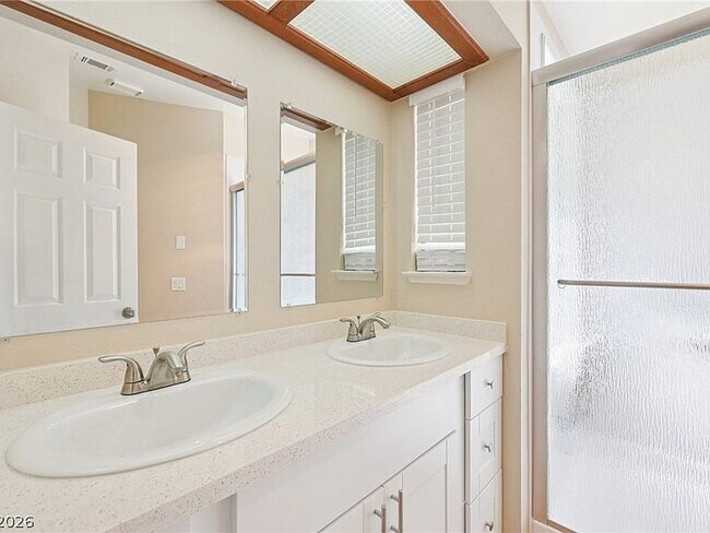 Foto del edificio - 582 Kavanagh Pl