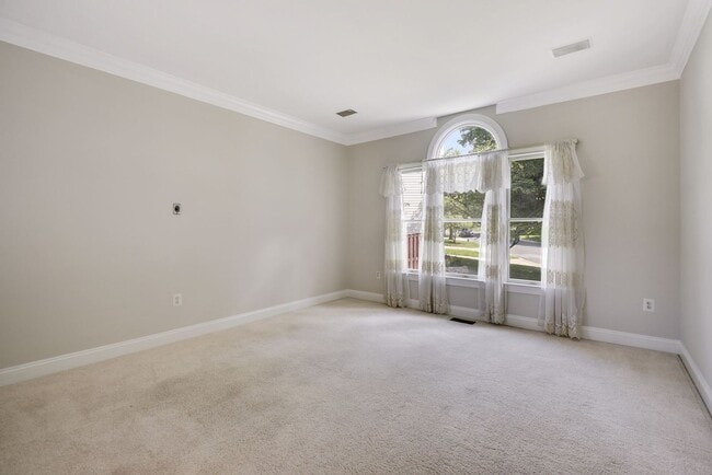 Building Photo - 3 Bed 2 Full Bath 2 Half Bath - Silver Spr...