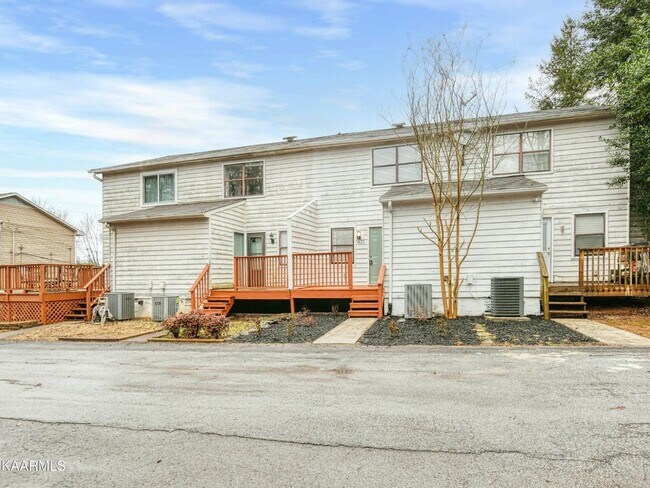 Building Photo - Knoxville 37923 - 2 bedroom, 1.5 bath home...
