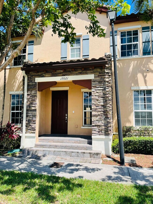 17025 SW 96th St, Miami, FL 33196 Townhome Rentals in Miami FL