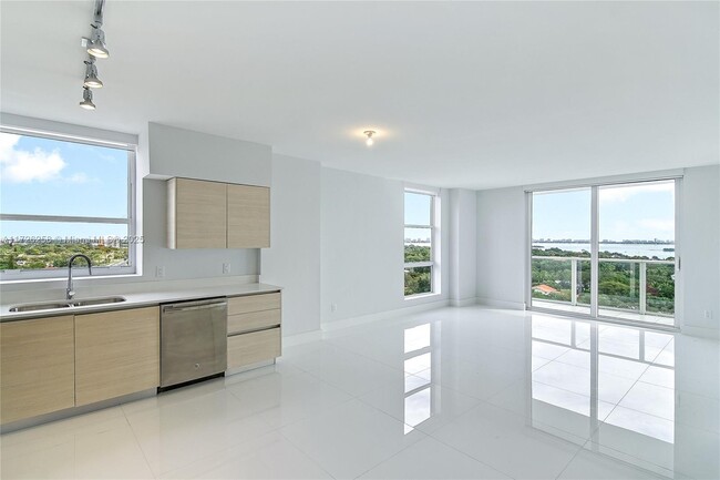 Foto del edificio - 4250 Biscayne Blvd