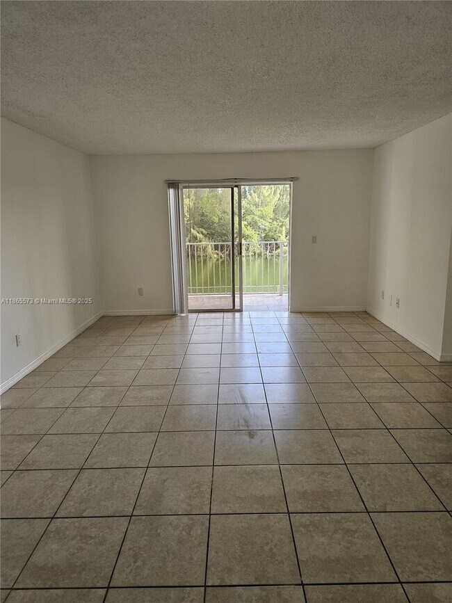 Foto del edificio - 8240 SW 210th St