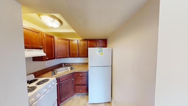 Building Photo - 6000 Amberwood Rd