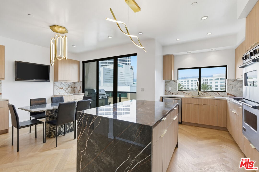 Foto principal - 121 Canon Dr