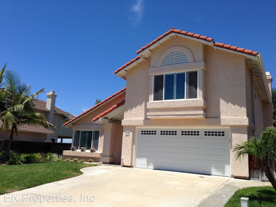 Primary Photo - 2508 La Golondrina St