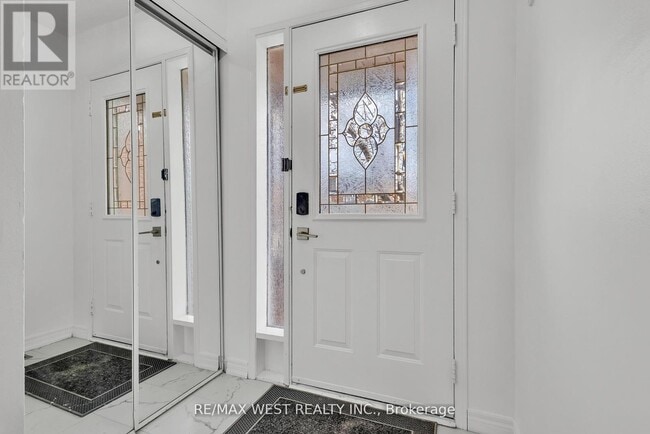 Building Photo - 3865 Allcroft Rd