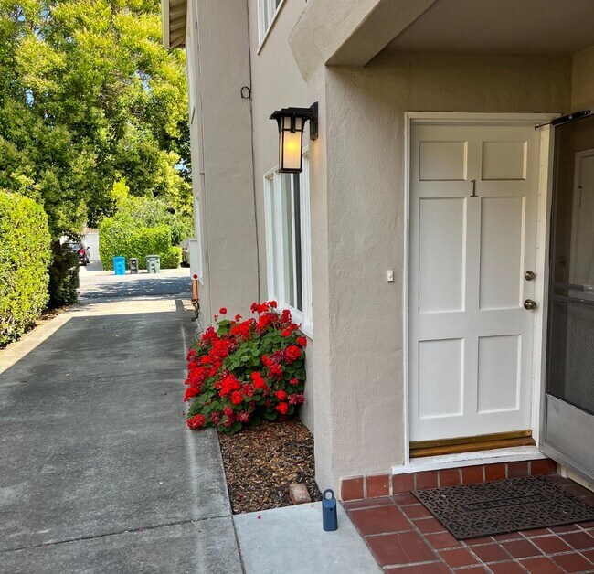 Foto del edificio - 860 Live Oak Ave