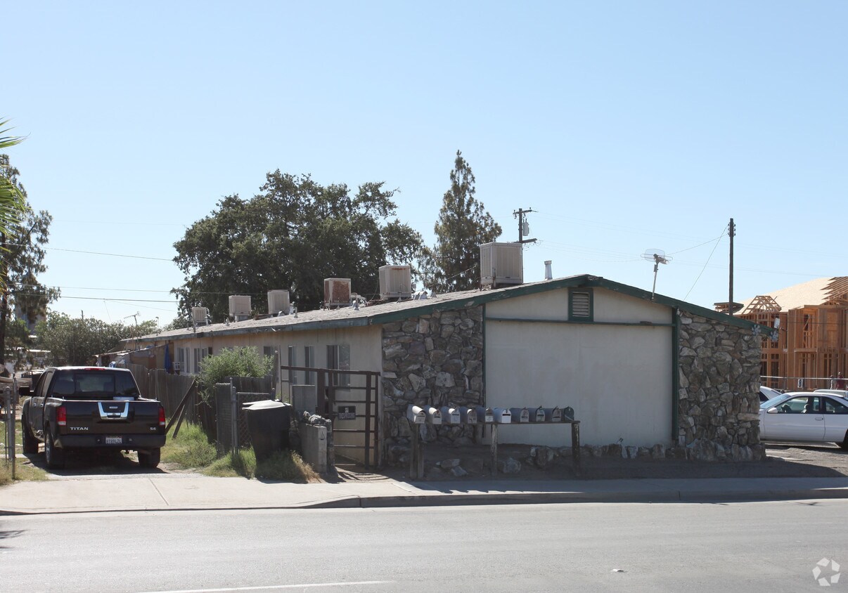 Building Photo - 609 S 11th Ave