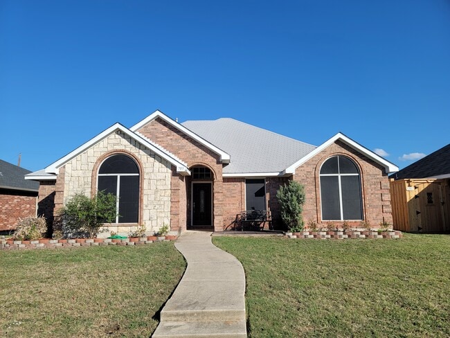 Building Photo - 703 Flagstone Way