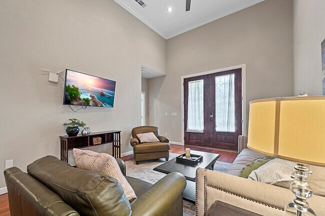 Foto del edificio - 1102 Plattner St