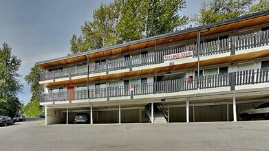 Building Photo - 102 Summit Ave N