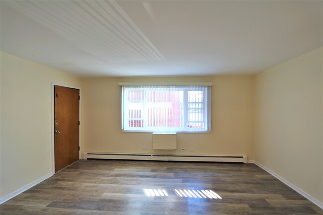 Building Photo - 15034 Chicago Rd