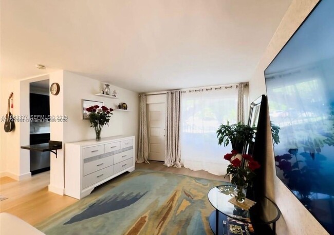 Building Photo - 1120 NE 10th St