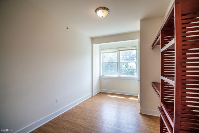Building Photo - 3842 Lancaster Ave