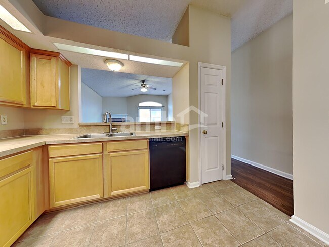 Foto del edificio - 6101 Morse Glen Ct