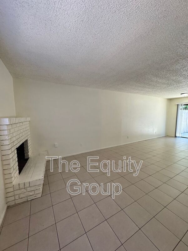 Building Photo - 1042 N Jefferson St