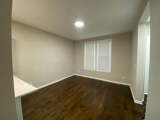 Building Photo - 3 bedroom in Chicago IL 60647