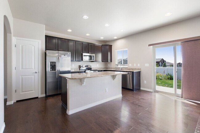 Building Photo - 5 Bedroom home with finished basement in W...