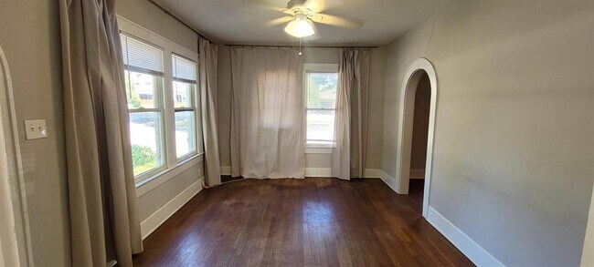 Foto del edificio - 4405 Red River St