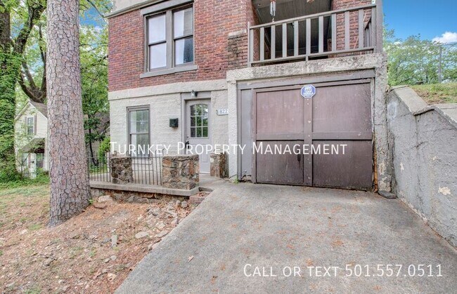 Building Photo - 822 N Jackson St