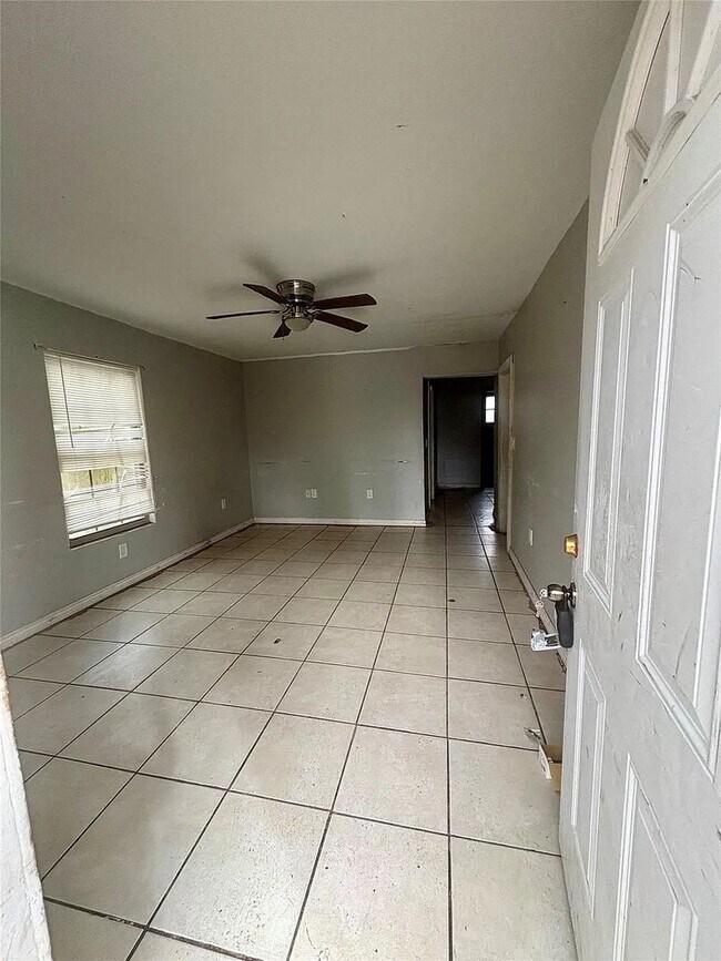 Building Photo - COMING SOON! 3 BED HOUSE!
