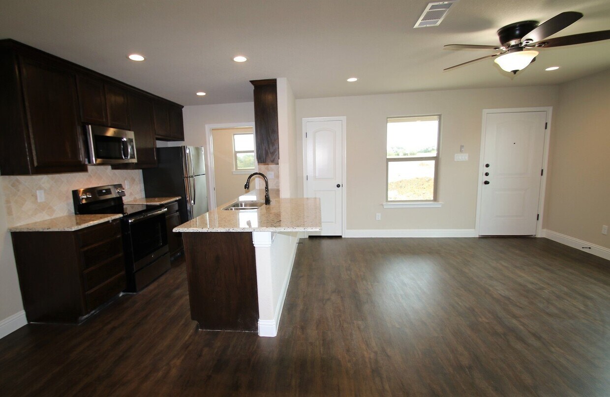 150152 Crossbow Ct Unit 150, Weatherford, TX 76088 Room for Rent in