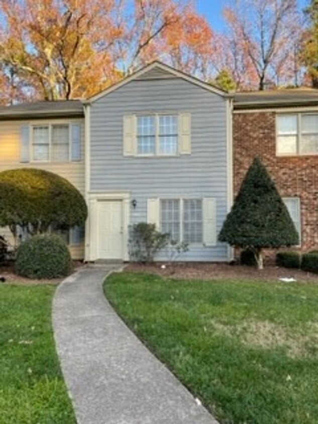 Primary Photo - Spacious Townhouse With Lots of Closet Space!