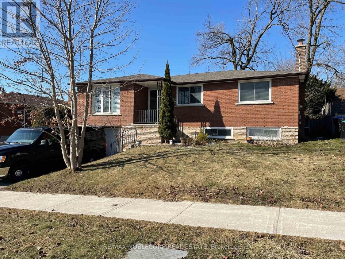 Primary Photo - 166 Collings Ave