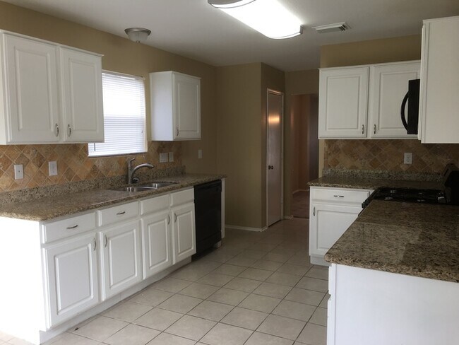 Foto del edificio - 8402 Storm Creek Dr
