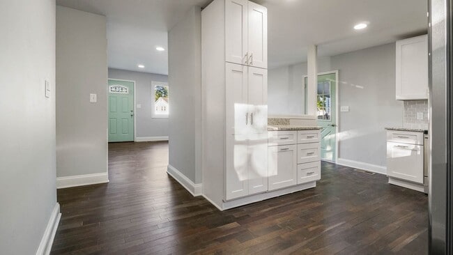 Building Photo - Stunning 4 Bedroom Single Family Home Laurel!
