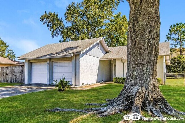 Building Photo - Great Orange Park location!