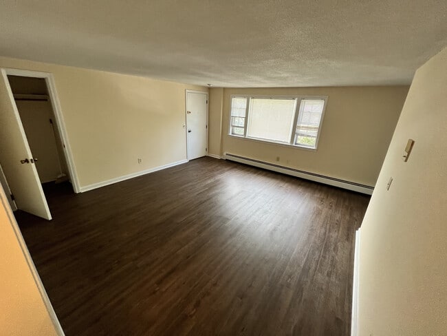 Building Photo - 190 Upper County Rd