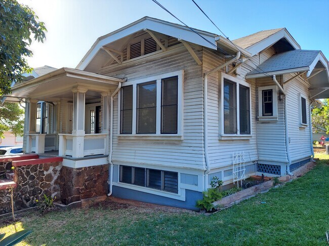 Building Photo - 2238 Aulii St