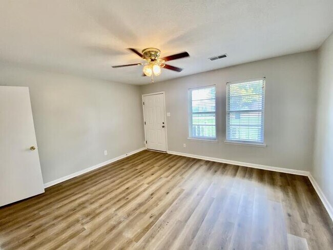 Building Photo - 1209 Montreat Dr