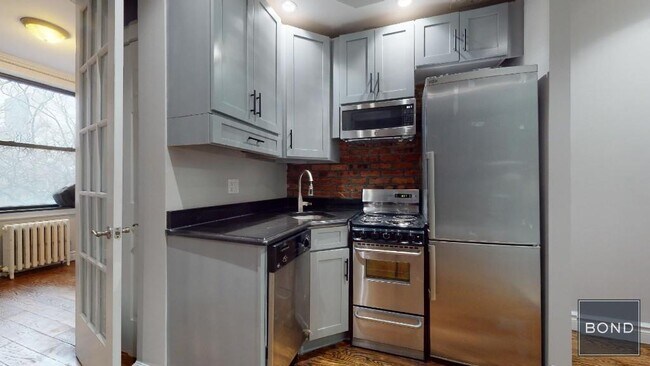 Foto del edificio - 326 E 35th St