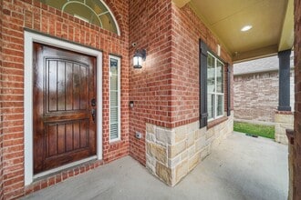 Building Photo - 10011 Western Pine Trail