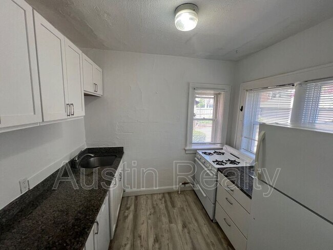 Foto del edificio - 4443 Pershing Ave