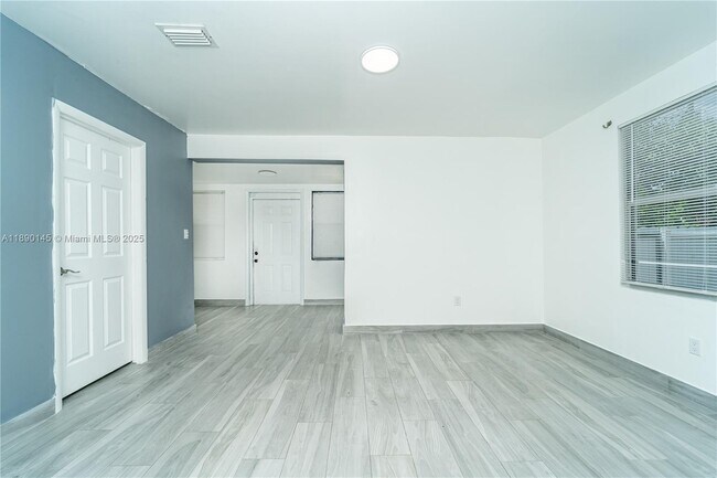 Foto del edificio - 5725 NW 24th Ave