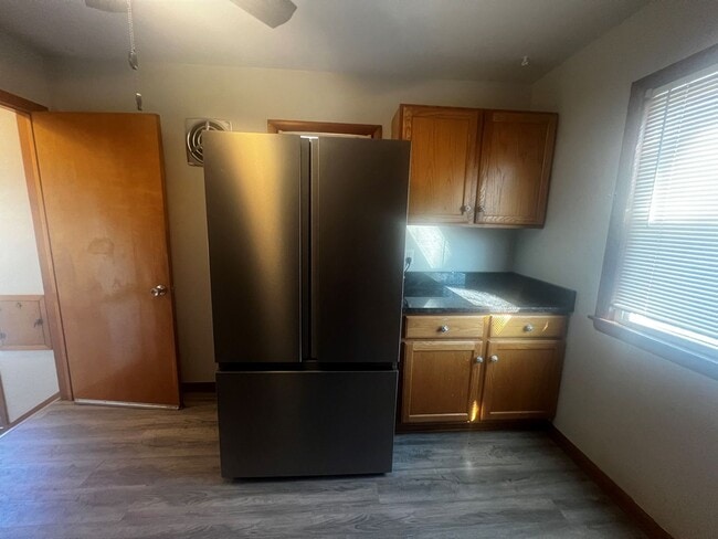 Building Photo - Large 3BR Single Family in St. Francis!!