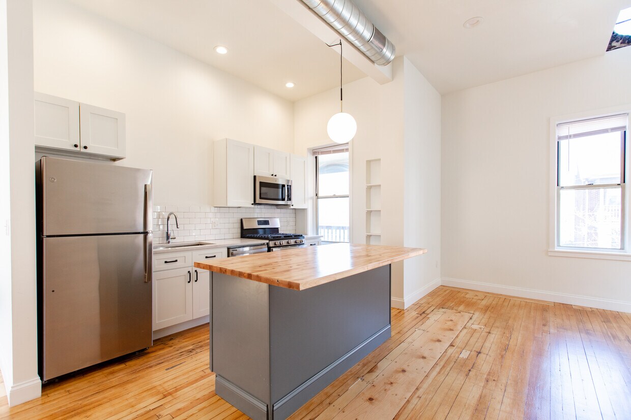 Primary Photo - 226 45th St