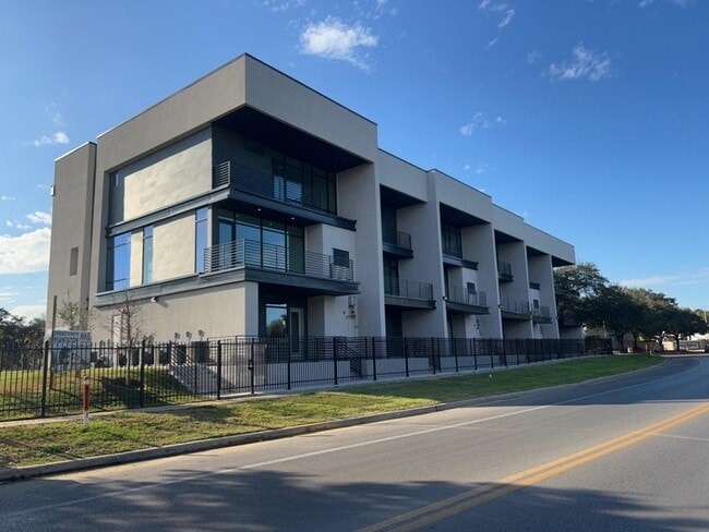 Foto del edificio - 8120 Stillmeadow Ct