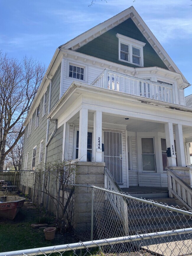 Foto del edificio - 2444-2446 N 44th St