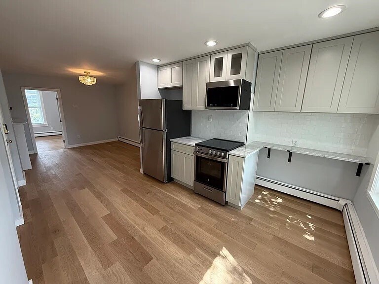 Foto principal - 655 E 7th St