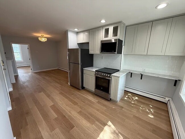 Photo - 655 E 7th St Apartment