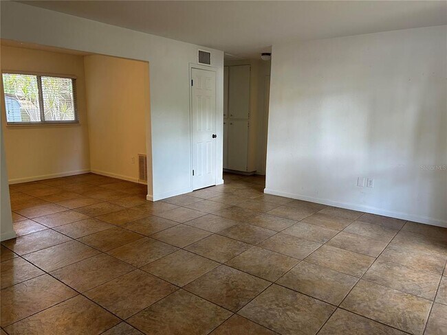 Foto del edificio - 2428 Waldemere St