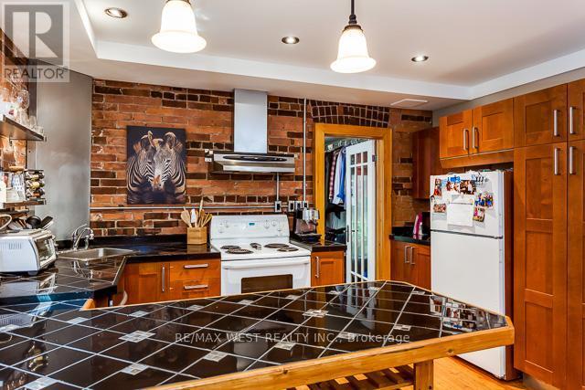 Photo du bâtiment - 56 Macdonell Ave