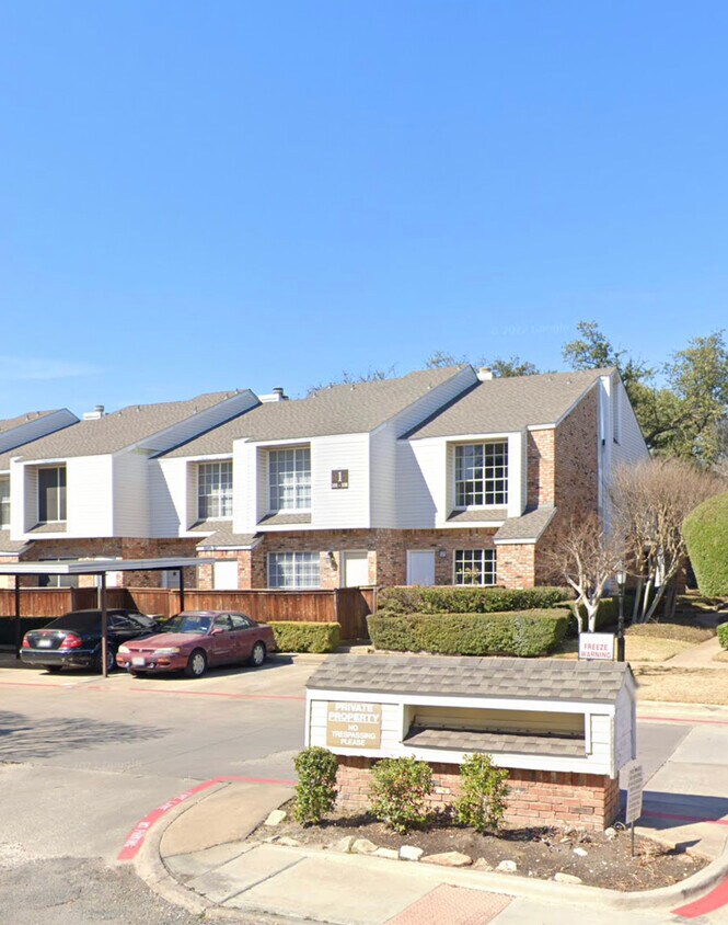 Foto principal - 12921 Abrams Rd