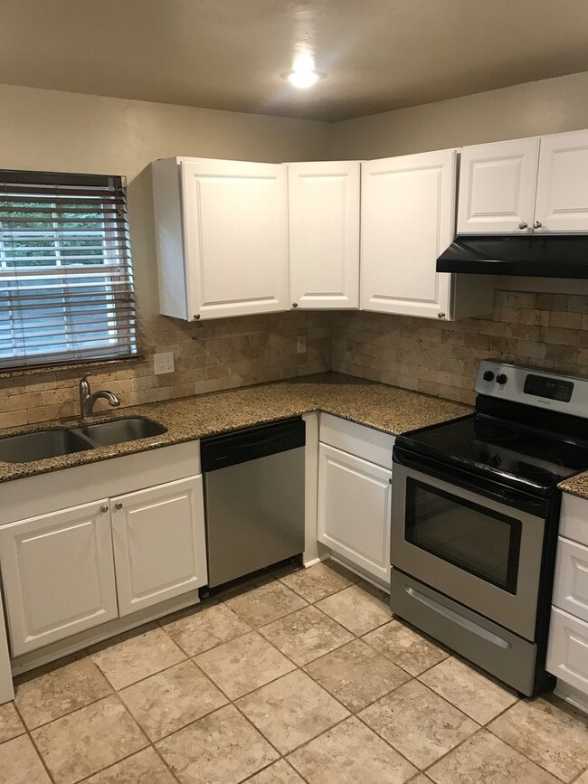Building Photo - Wonderful 4 Bed, 2.5 bath, Two Car Garage ...