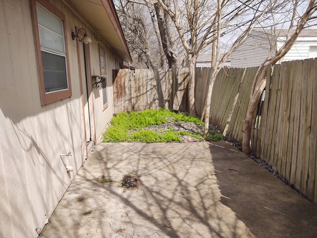 Building Photo - 622 Mill St