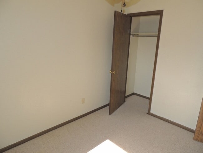 Building Photo - $995 | 2 Bedroom, 1 Bathroom Apartment | Cat Friendly | Available for August 1st, 2026 Move In!